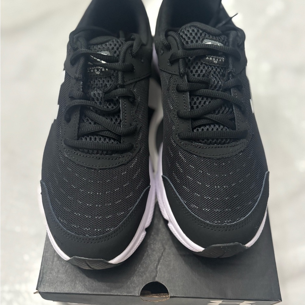 Unisex Under Armour Charged Athletic Shoes Size W10 M8.5 New in Box